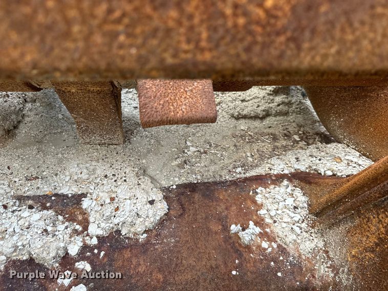 image for item EJ6342 Kuhn Knight  Slinger 8132 manure spreader