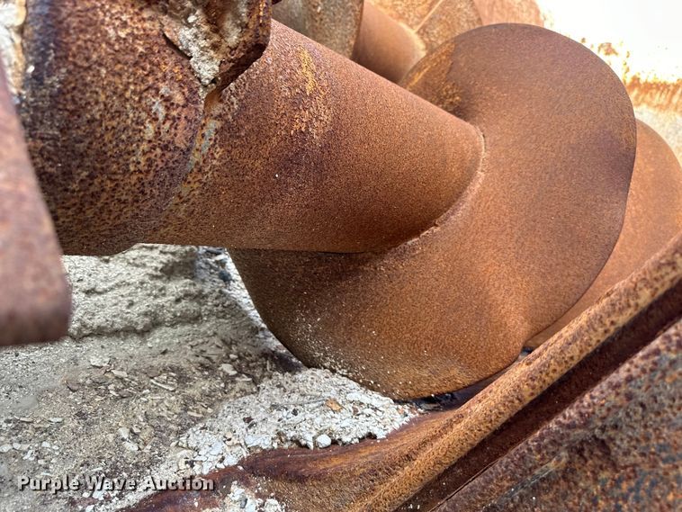 image for item EJ6342 Kuhn Knight  Slinger 8132 manure spreader