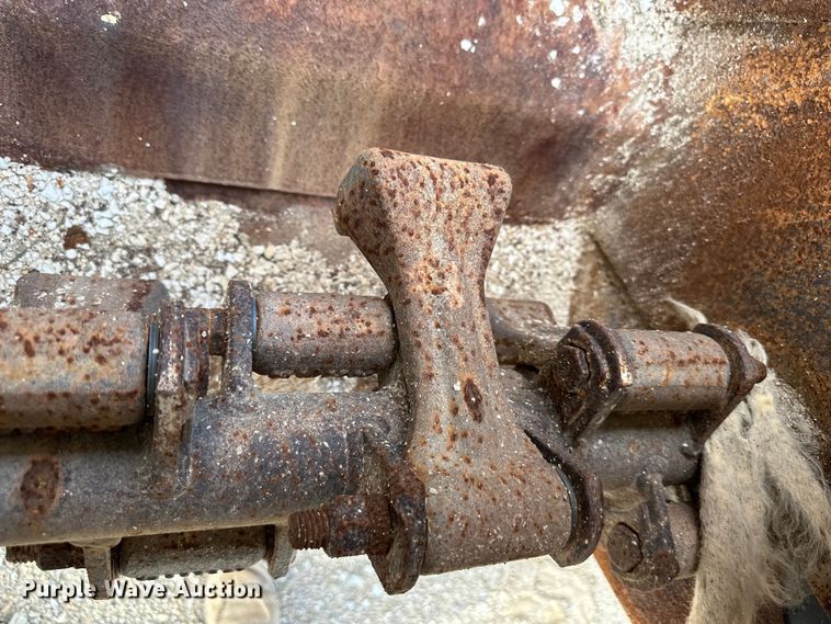 image for item EJ6342 Kuhn Knight  Slinger 8132 manure spreader