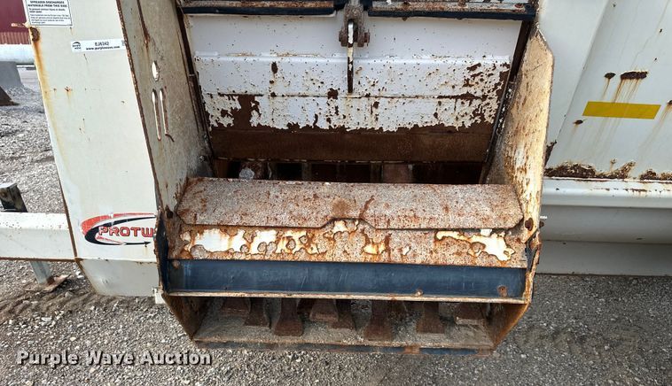 image for item EJ6342 Kuhn Knight  Slinger 8132 manure spreader