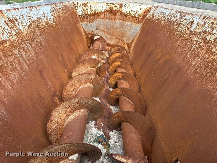 image for item EJ6342 Kuhn Knight  Slinger 8132 manure spreader