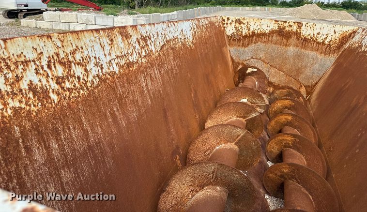 image for item EJ6342 Kuhn Knight  Slinger 8132 manure spreader