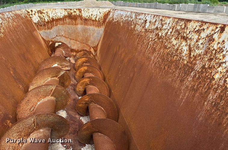 image for item EJ6342 Kuhn Knight  Slinger 8132 manure spreader