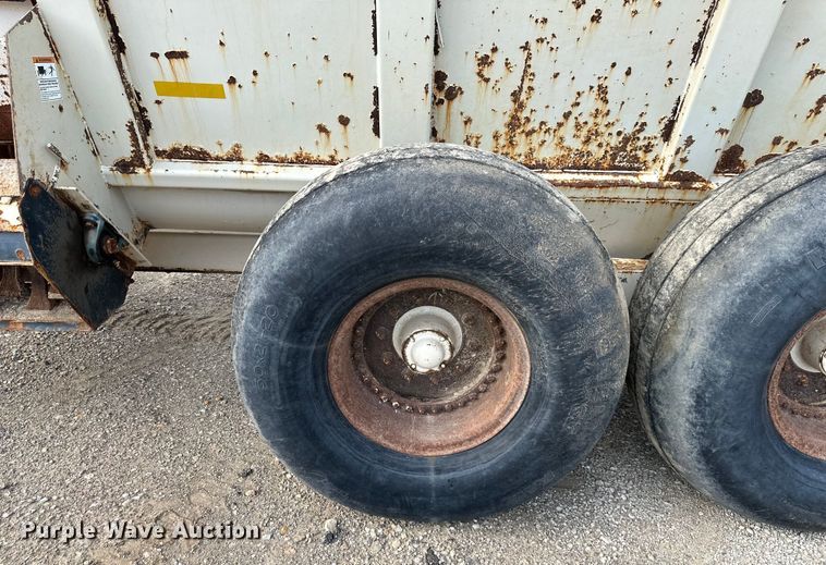 image for item EJ6342 Kuhn Knight  Slinger 8132 manure spreader