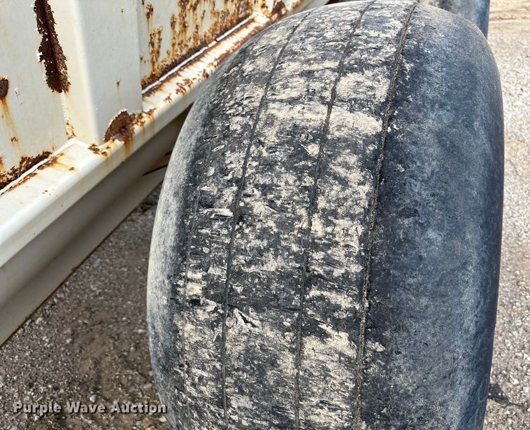 image for item EJ6342 Kuhn Knight  Slinger 8132 manure spreader