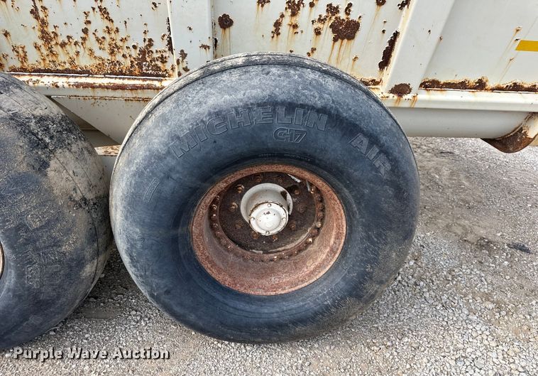 image for item EJ6342 Kuhn Knight  Slinger 8132 manure spreader