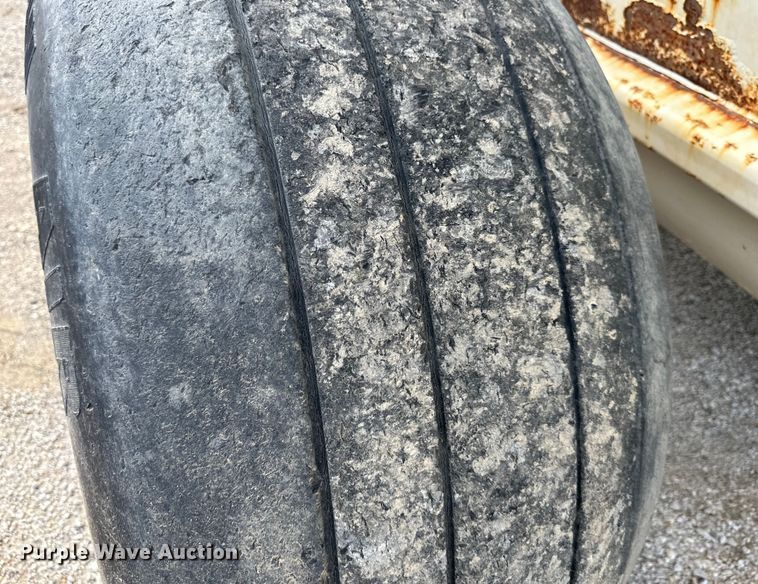 image for item EJ6342 Kuhn Knight  Slinger 8132 manure spreader