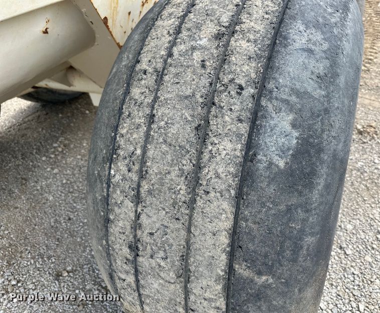 image for item EJ6342 Kuhn Knight  Slinger 8132 manure spreader