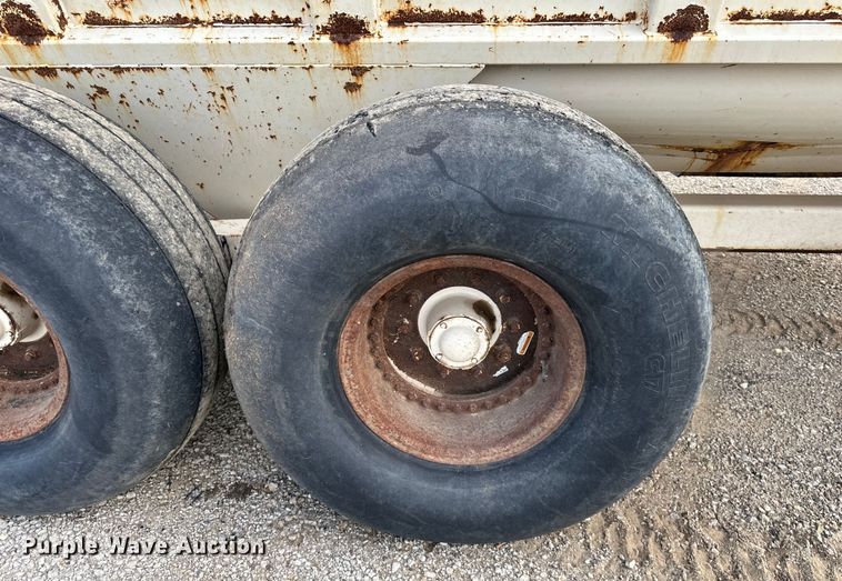 image for item EJ6342 Kuhn Knight  Slinger 8132 manure spreader