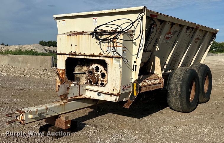 image for item EJ6343 Kuhn Knight  Slinger 8132 manure spreader