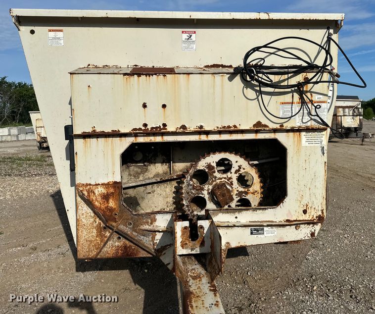 image for item EJ6343 Kuhn Knight  Slinger 8132 manure spreader