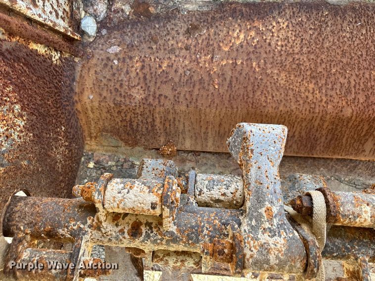 image for item EJ6343 Kuhn Knight  Slinger 8132 manure spreader