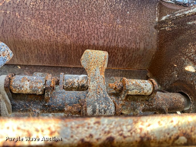 image for item EJ6343 Kuhn Knight  Slinger 8132 manure spreader