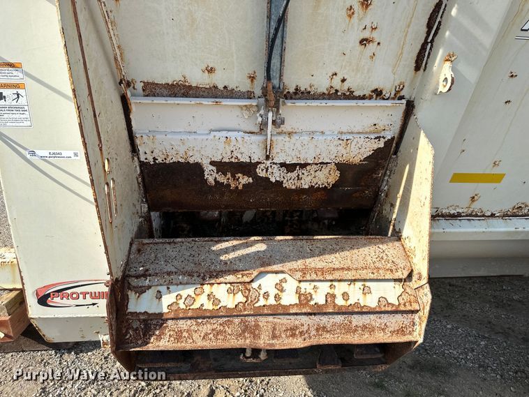 image for item EJ6343 Kuhn Knight  Slinger 8132 manure spreader