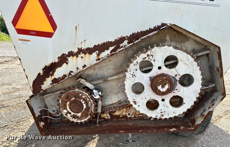 image for item EJ6343 Kuhn Knight  Slinger 8132 manure spreader