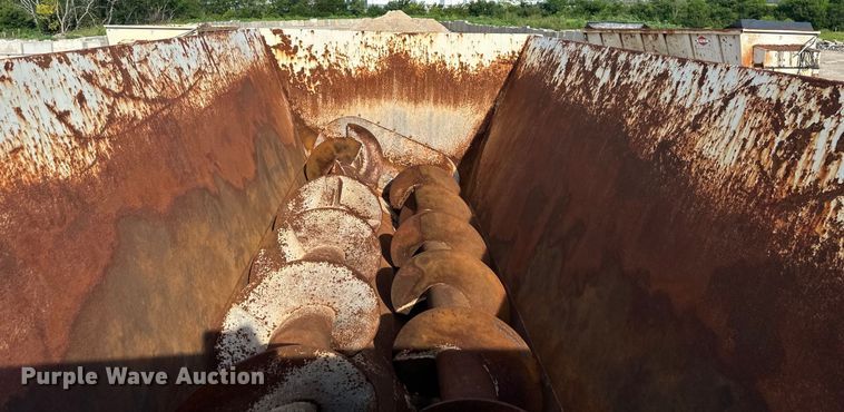 image for item EJ6343 Kuhn Knight  Slinger 8132 manure spreader