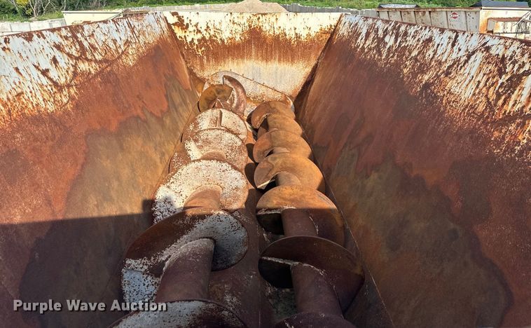 image for item EJ6343 Kuhn Knight  Slinger 8132 manure spreader