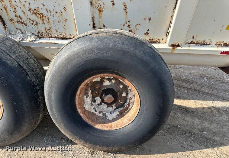 image for item EJ6343 Kuhn Knight  Slinger 8132 manure spreader