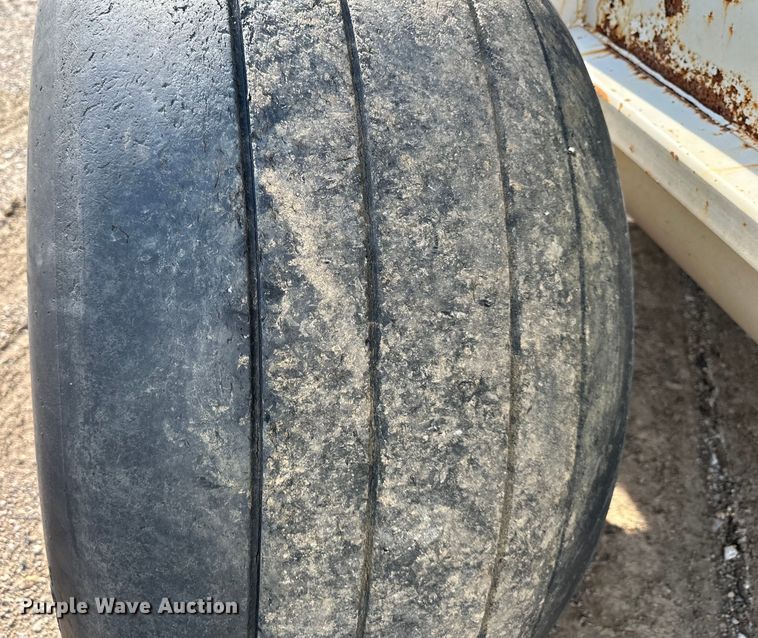 image for item EJ6343 Kuhn Knight  Slinger 8132 manure spreader