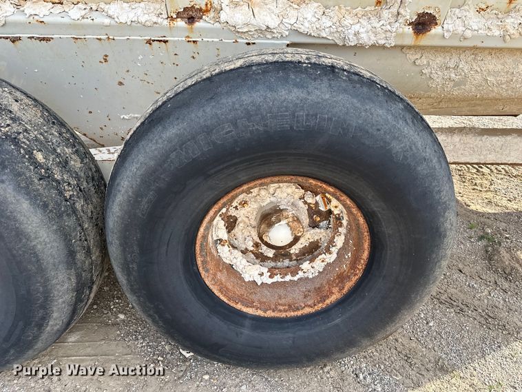 image for item EJ6343 Kuhn Knight  Slinger 8132 manure spreader