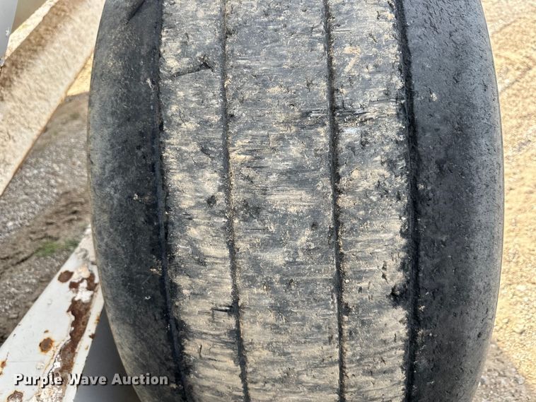 image for item EJ6343 Kuhn Knight  Slinger 8132 manure spreader