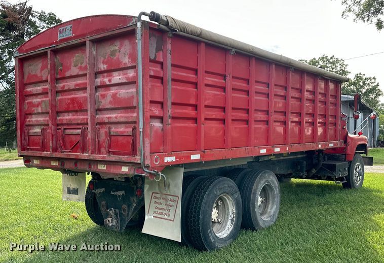 image for item EJ6979 1974 Mack grain truck
