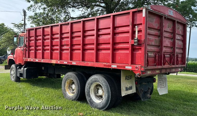 image for item EJ6979 1974 Mack grain truck