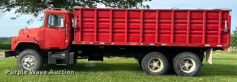 image for item EJ6979 1974 Mack grain truck