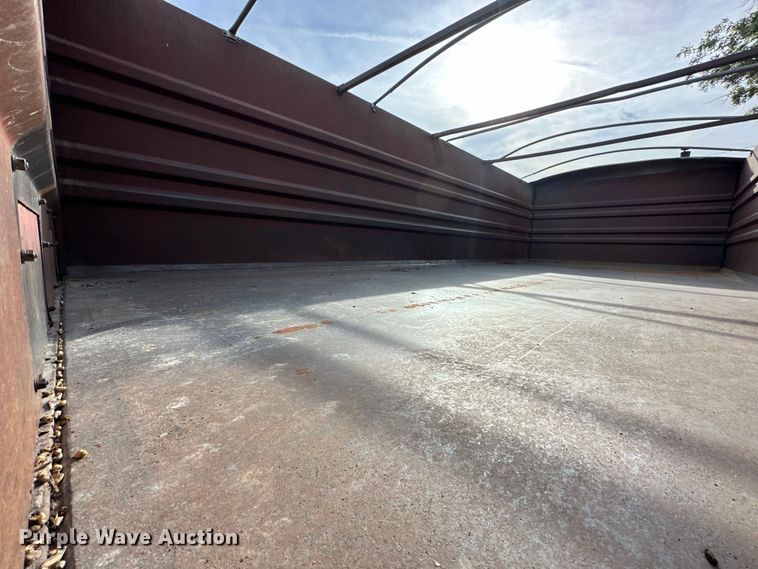 image for item EJ6979 1974 Mack grain truck