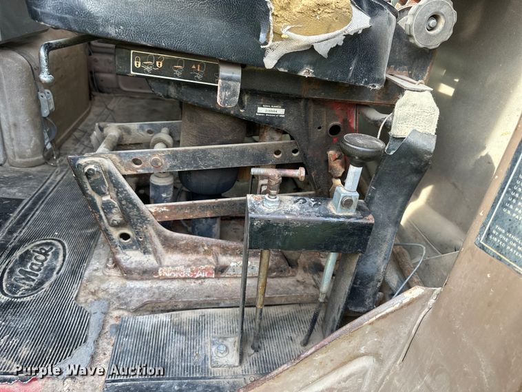 image for item EJ6979 1974 Mack grain truck