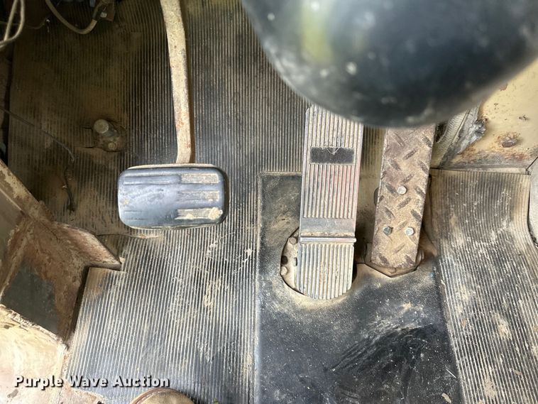 image for item EJ6979 1974 Mack grain truck