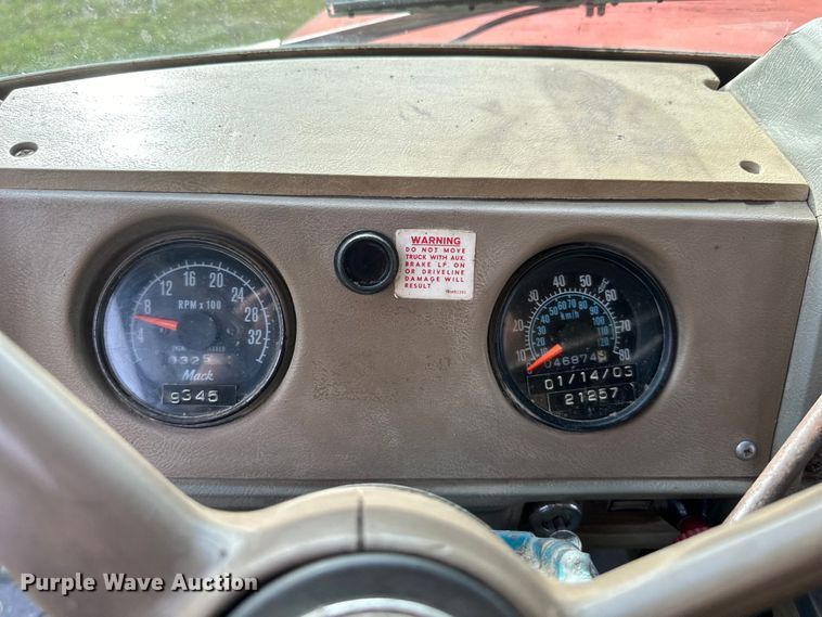 image for item EJ6979 1974 Mack grain truck