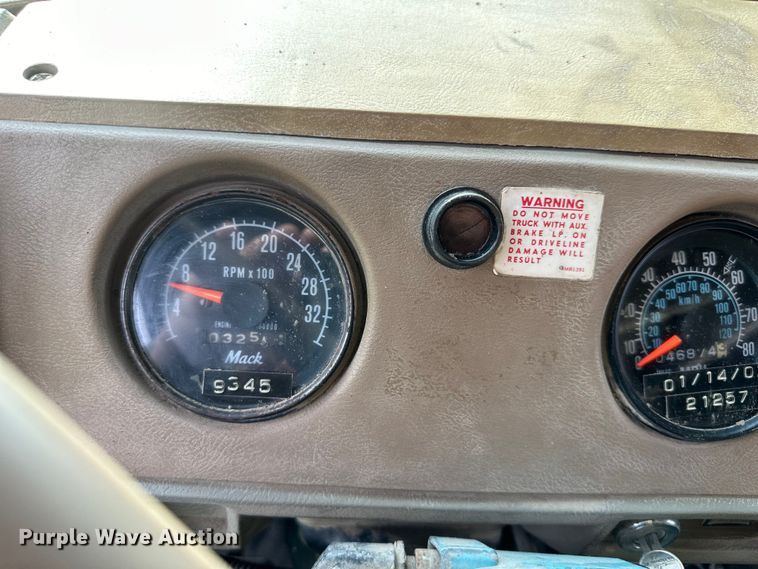 image for item EJ6979 1974 Mack grain truck