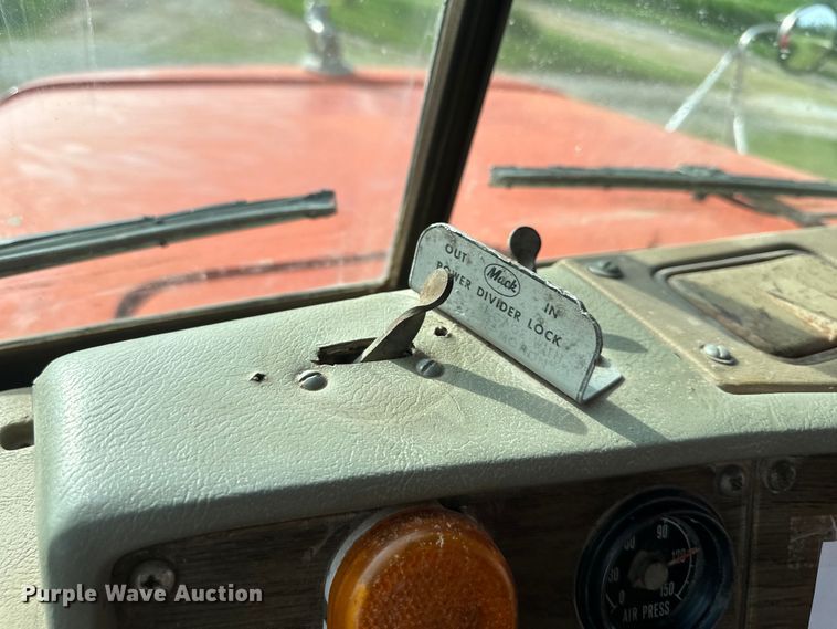 image for item EJ6979 1974 Mack grain truck