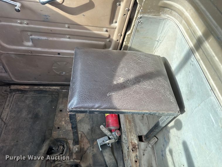 image for item EJ6979 1974 Mack grain truck