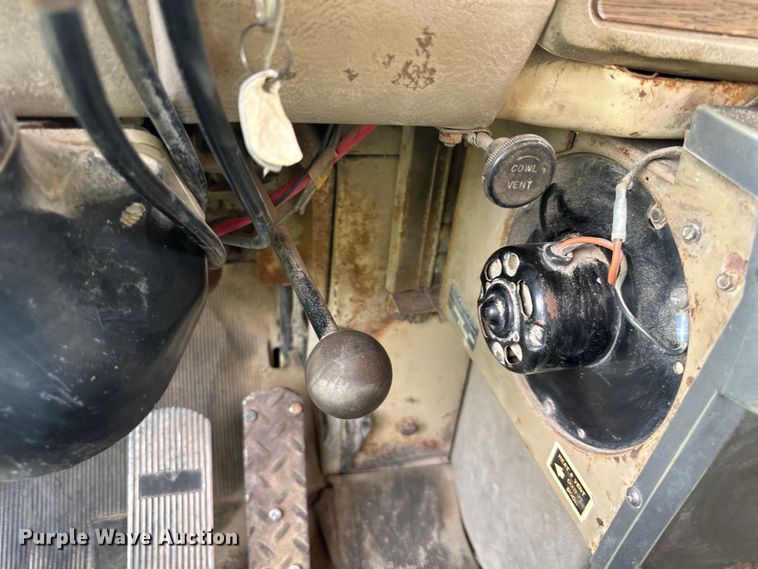 image for item EJ6979 1974 Mack grain truck