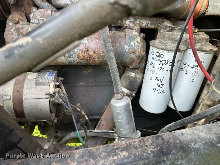 image for item EJ6979 1974 Mack grain truck