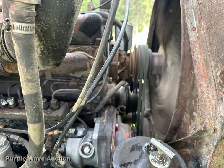 image for item EJ6979 1974 Mack grain truck