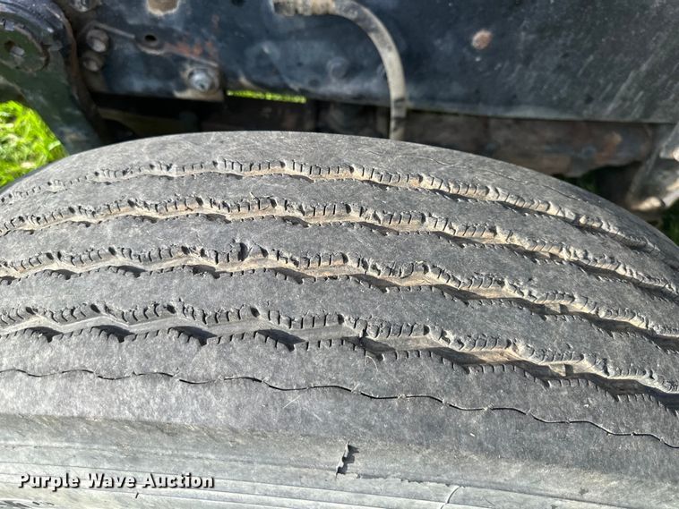 image for item EJ6979 1974 Mack grain truck