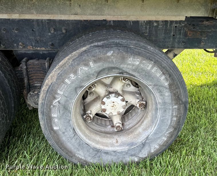 image for item EJ6979 1974 Mack grain truck