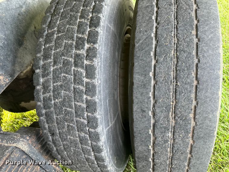 image for item EJ6979 1974 Mack grain truck