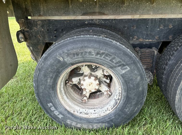 image for item EJ6979 1974 Mack grain truck