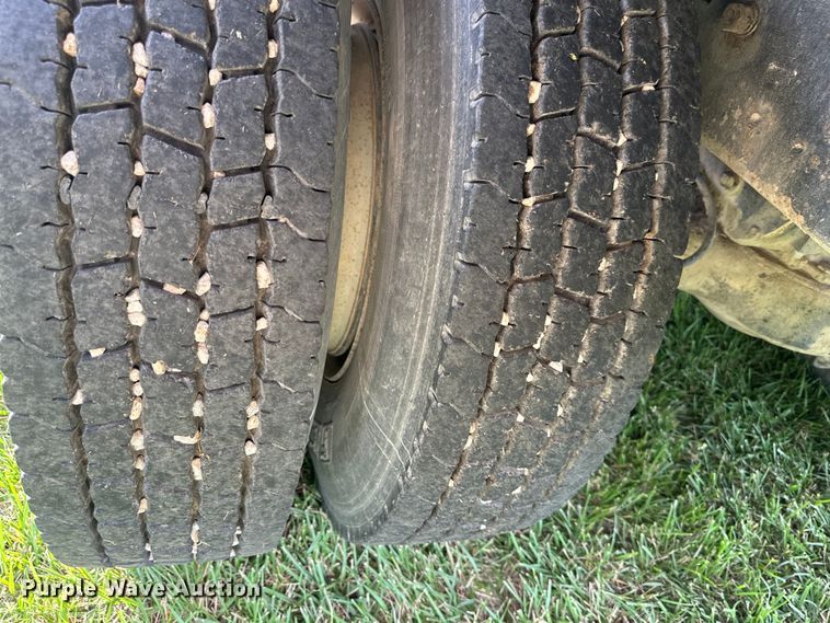 image for item EJ6979 1974 Mack grain truck