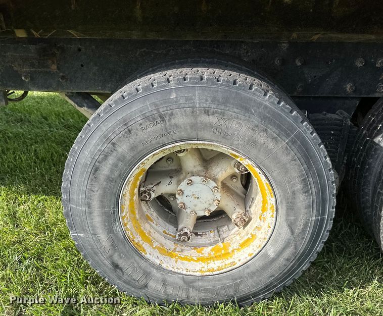 image for item EJ6979 1974 Mack grain truck