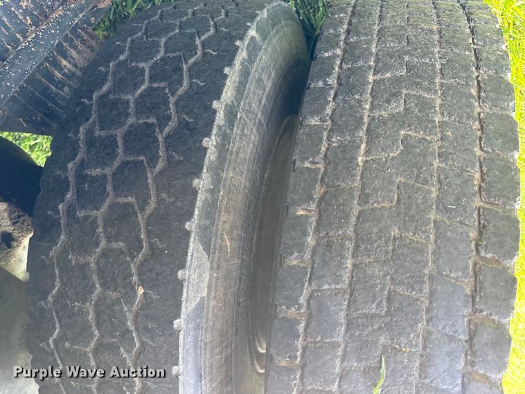 image for item EJ6979 1974 Mack grain truck