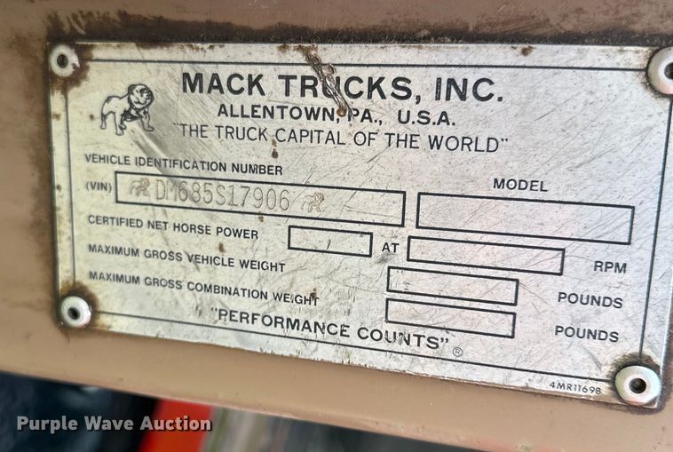 image for item EJ6979 1974 Mack grain truck