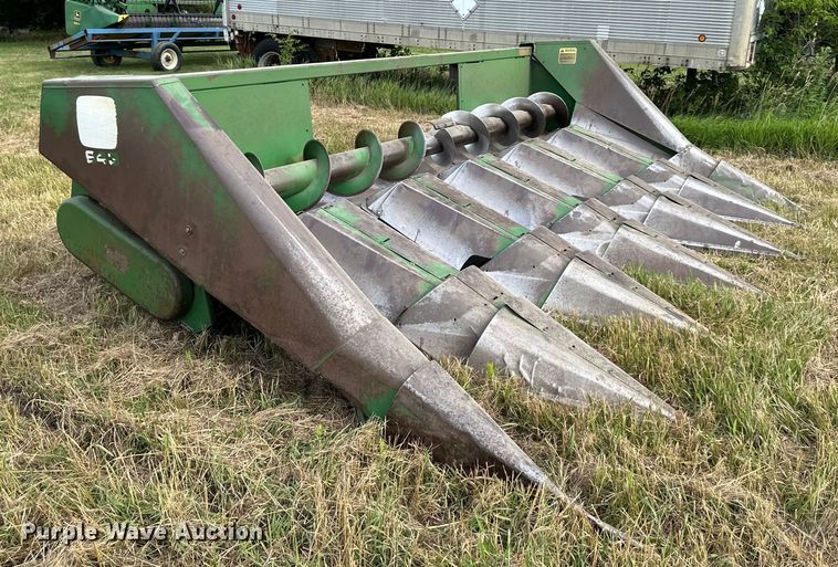 image for item EJ6981 John Deere  643 corn head