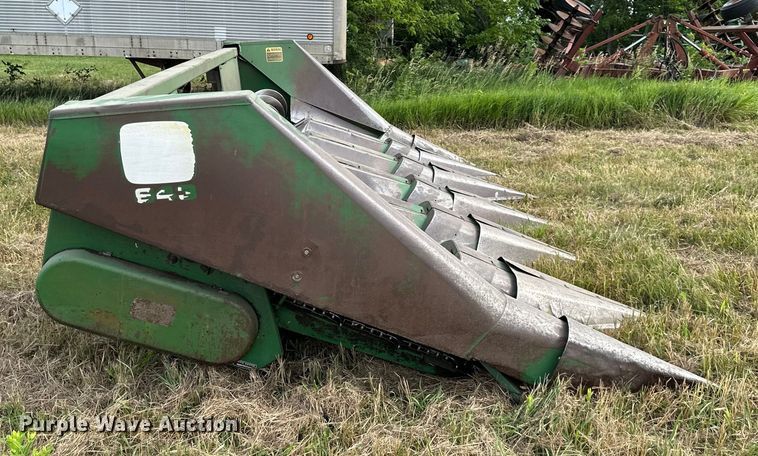 image for item EJ6981 John Deere  643 corn head