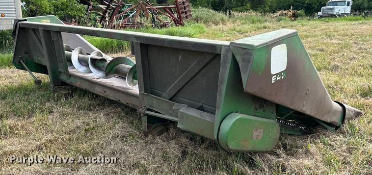 image for item EJ6981 John Deere  643 corn head