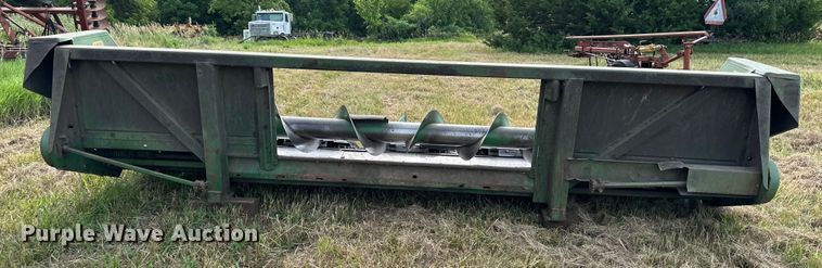 image for item EJ6981 John Deere  643 corn head